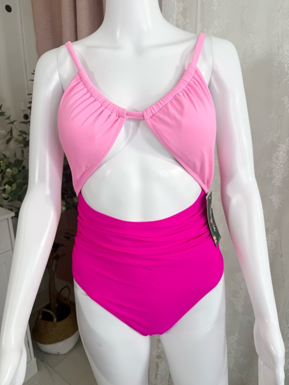 Pink Two-Tone Cutout One-Piece Swimsuit
BIN#8